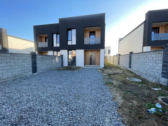 Котедж район Щасливе. З комплектацією , вулиця закритого типу Ровно