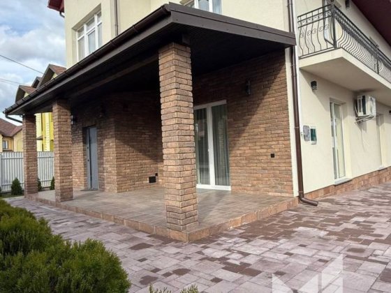 Продаж будинку з ремонтом в р-ні Мальованка з великою ділянкою Черновцы