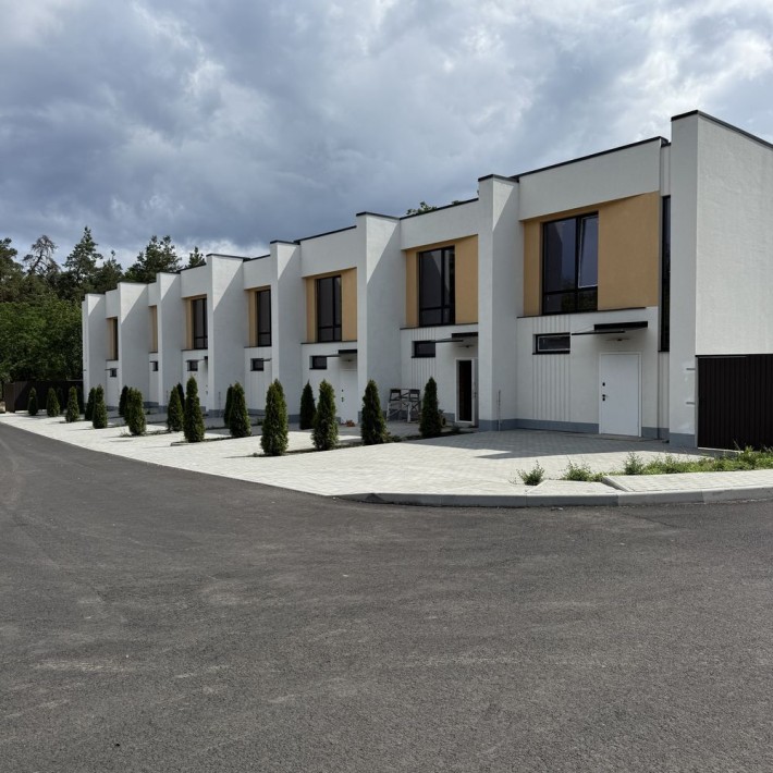 Продаж таунхаусу з гаражем та власною ділянкою - фото 1
