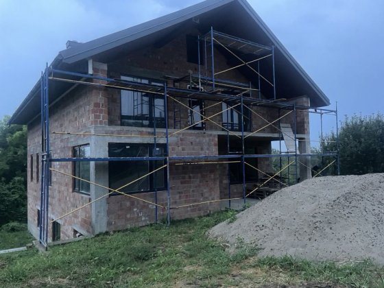 3 поверховий будинок на Гарячому Урбані по вулиці немирівська Черновцы