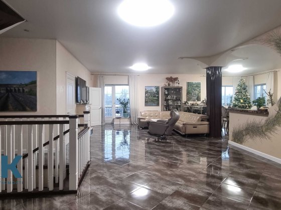 Без%! Будинок 2020 року, з ремонтом, басейном, на висоті з краєвидом.