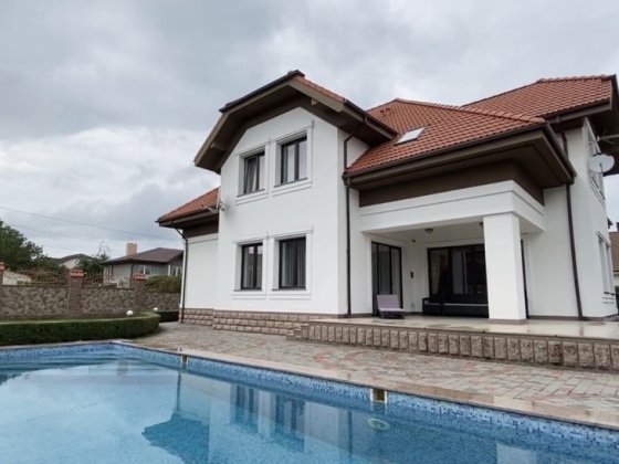 Будинок в топовій локації,  вул. Буковинська. Сучасна класика. Ровно