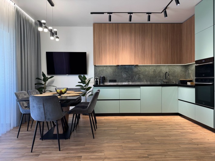 Сучасний дуплекс із дизайнерським ремонтом. Ділянка 3.5 сотки - фото 1