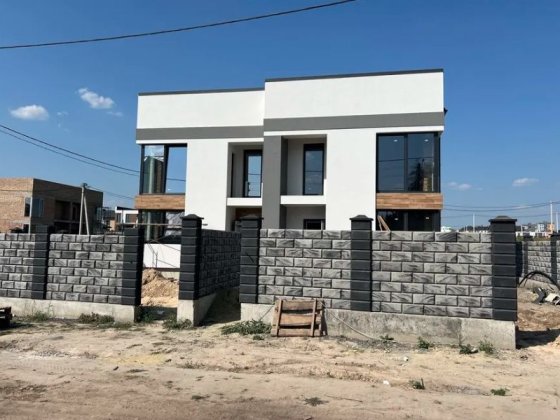 Продаю котедж без ремонту в тихому районі! Рівне