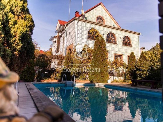 40-ва садова, Славутич, Осокорки,10 хв до метро, будинок 3х поверховий Київ