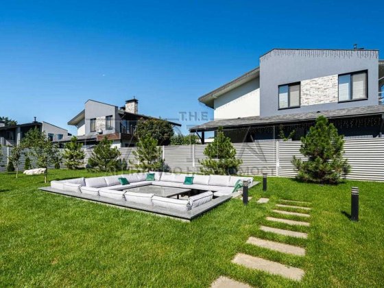 Продаж/Будинок/303 м2/КМ River Island/Дарницький район/вул. Осіння Киев