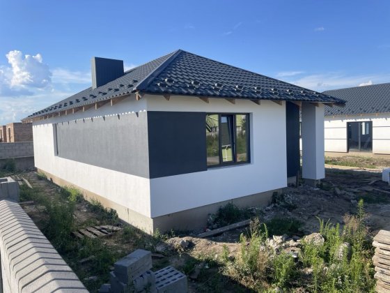 Будинок з Міськими Мережами та Парканом на Льонокомбінаті Ровно