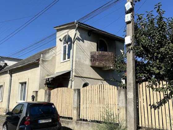 Продаж будинку який поділений на дві квартири Ужгород