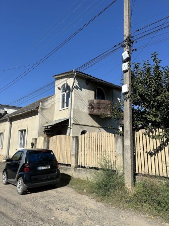 Продаж будинку який поділений на дві квартири - фото 1