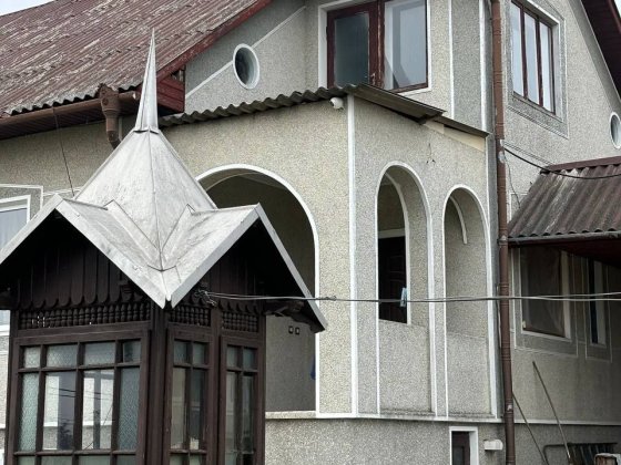 продаж по ДЕРЖ програмах  будинок з господарськими будівлям Черновцы