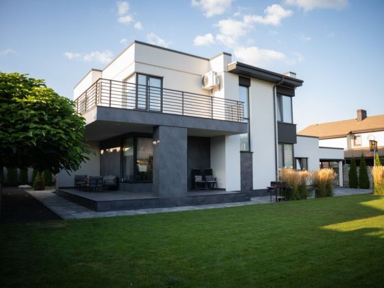 Продається унікальний архітектурний та дизайнерський будинок! Ровно