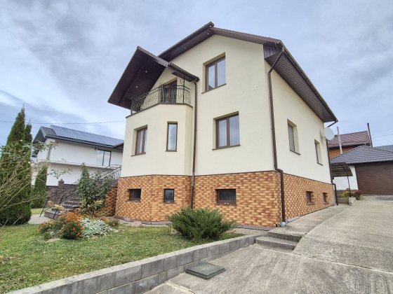 )( Продаж затишного будинку для родини Ровно