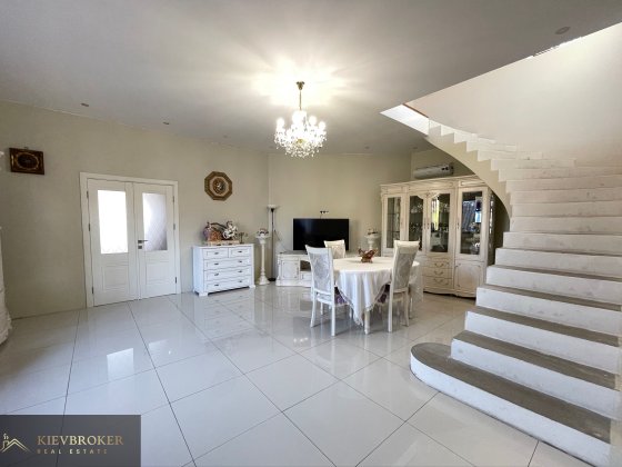 Продам будинок з ремонтом 162м2 Голосіївський метро Васильківська 15хв Киев
