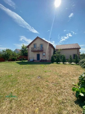 Продаж автономного будинку біля озера в Києві 220 м². Ремонт + меблі. - фото 1