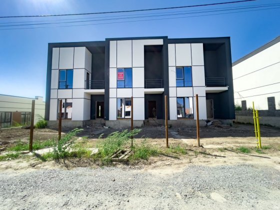 Котедж район Льонокомбінату з мережами та парканом Ровно