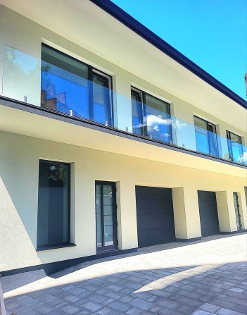 Котеджі в центральній частині міста за спеціальною пропозицією - фото 1