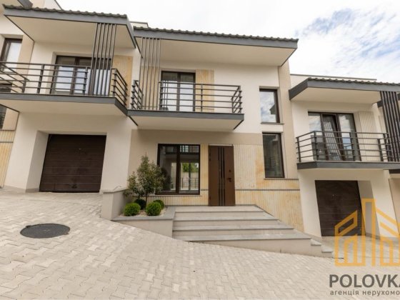 Продаж таунхаусу з гаражем в історичному центрі міста Ужгород