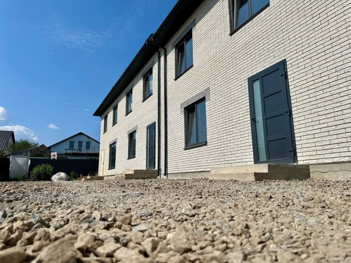 Таунхаус в місті 77 кв.м. 3 кімнати - фото 1