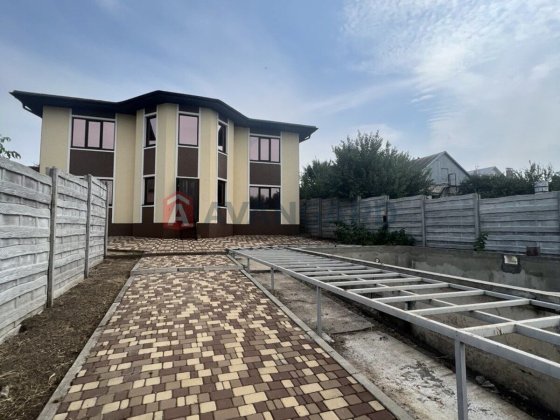 Продам будинок з власним причалом