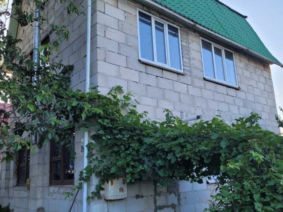 Двоповерховий будинок на Осокорках, вулиця Ареф'єва Київ