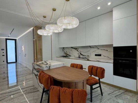 Продаж дизайнерського таунхаусу в КМ Sherwood Ужгород