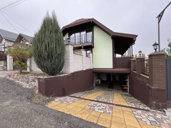 Будинок з бомбосховищем/сонячною станцією/дровʼяний котел/камін/баня Киев