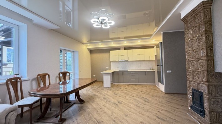 Таун з ремонтом та меблями, без комісії! Топ локація, поруч ВСЕ! - фото 1