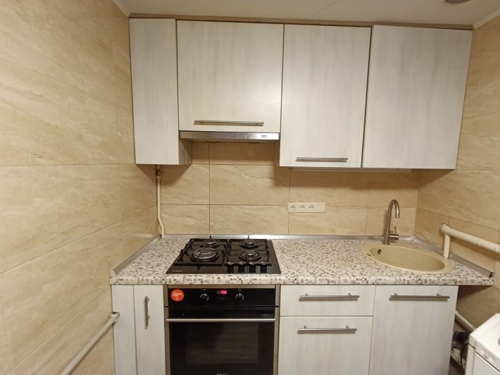 Продам квартиру на землі з паркомісцем(капітальним гаражем) - фото 1