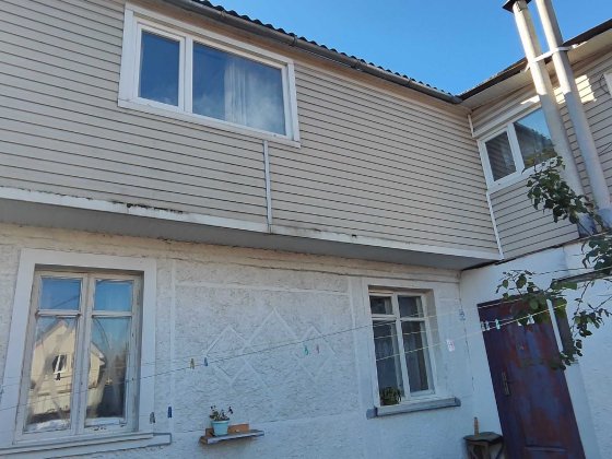 Продається двоповерхова частина будинку.4 кімнати.Всі зручності Житомир