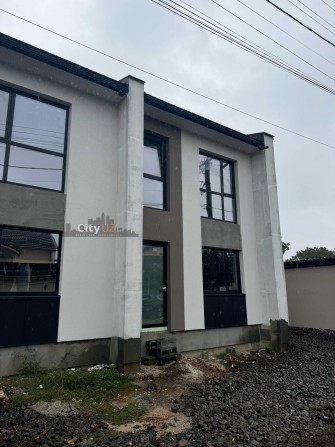 Продається якісний котедж в Ужгороді, вул. Капушанська (р-н Білочки) - фото 1