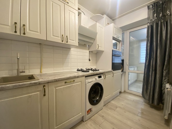 Без комісії. Є-Відновлення. Продаж 2 кімнатної квартири з ремонтом по вул. Байди Вишневецького, 33,  - фото 1