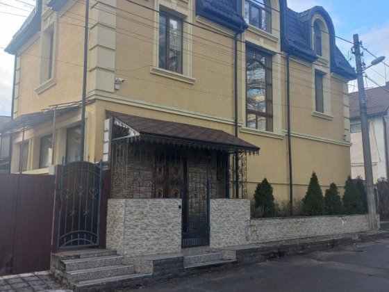 Продаж розкішного 3-ьох поверхового будинку.вул.Оборонна Солом'янський Киев