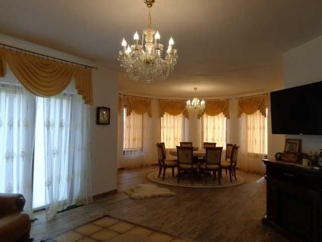 В престижному екологічно чистому р-ні Ужгорода продам чудовий будинок - фото 1