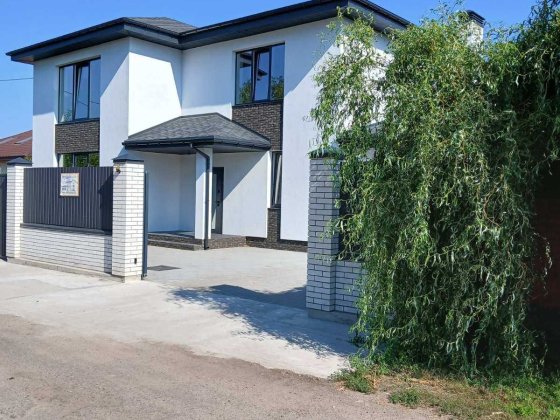 Новый 2-х этажный дом с гаражем, участок 8 соток. Киев