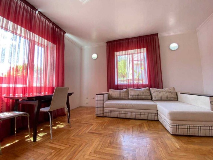 Продаж будинку в центрі міста біля річки! - фото 1