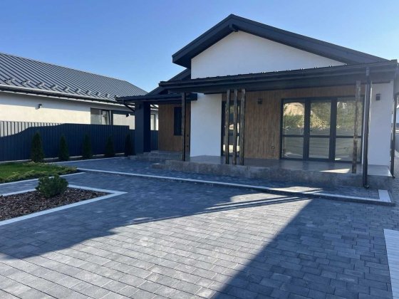 Продаж одноповерхового будинку, три кімнати, велика ділянка Винница