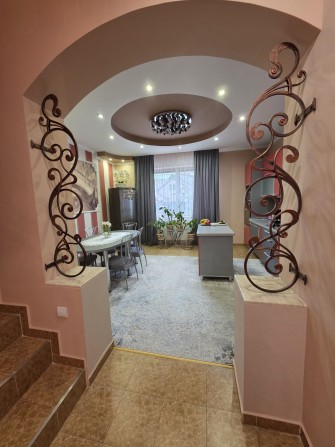 Будинок  з ділянкою окремостящий Цент Ужгорода - фото 1