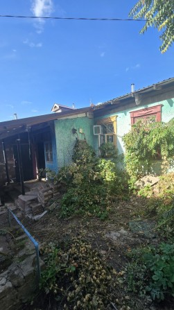 Продам дом с гаражем на Курчатова возле рынка - фото 1