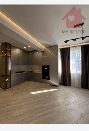 Продаж дуплекса з гаражем - фото 1