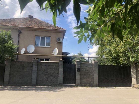 Продається будинок на пів особняк Ужгород