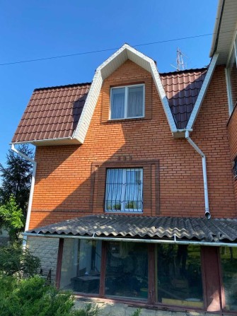 Продам добротный 2х этажный дом в Березановке с гаражом и теплицей - фото 1