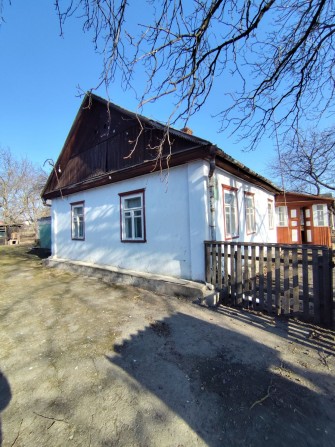 Продаж фасадного будинку Крошня - фото 1