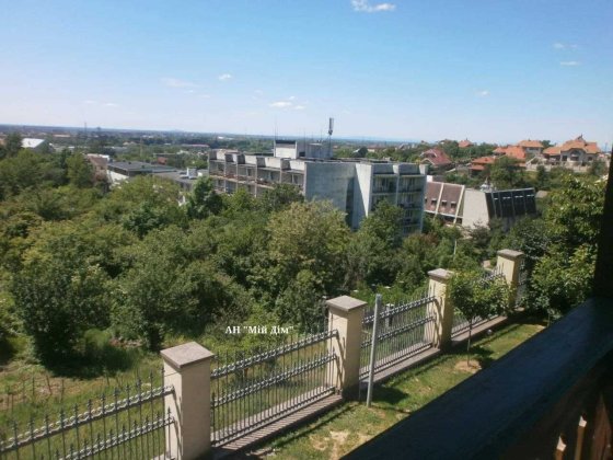 Продається будинок,  центр , панорамний вид, басейн Ужгород