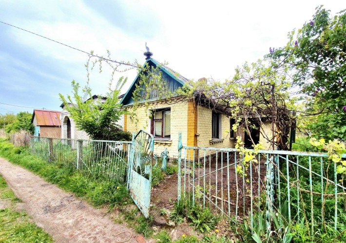 Будинок два входи Богунія під повний ремонт газ вода 13 соток - фото 1