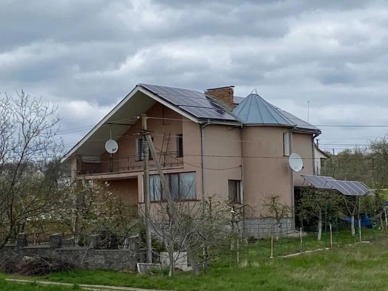 Продам будинок біля лісу та річки з сонячною електростанцією Винница