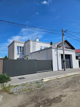 Продаєм  сучасний, двоповерховий будинок на ділянці в 6 соток. - фото 1