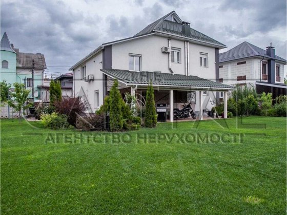 Розкішний будинок 250 м² біля метро Осокорки з озерами Киев