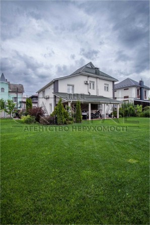 Розкішний будинок 250 м² біля метро Осокорки з озерами - фото 1