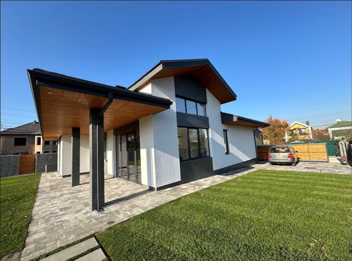 Продаж 1 поверхового будинку з ремонтом 275 кв. м, на вул. 64-а Садова - фото 1