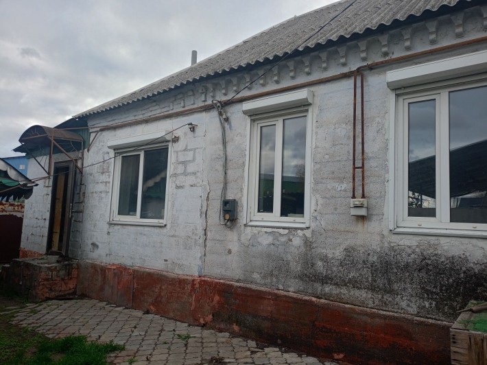 г.Днепр,жм.Фрунзенский.ул.Штормовая.Продам пол дома,под ремонт. - фото 1